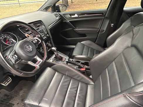 Used 2017 Volkswagen GTI SE image 12