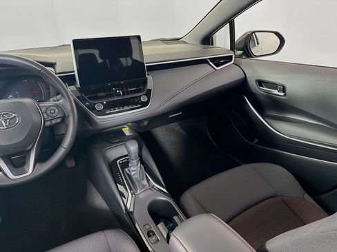 Used 2025 Toyota Corolla SE w/ SE Premium Package image 18
