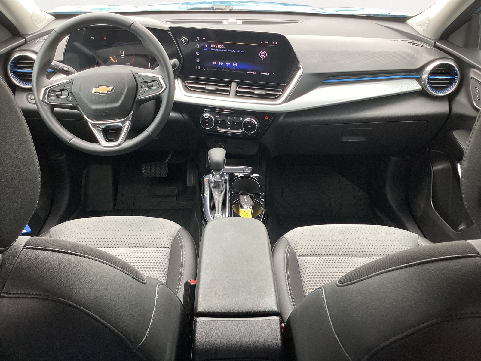 Used 2025 Chevrolet Trax LT w/ Driver Confidence Package FWD image 4