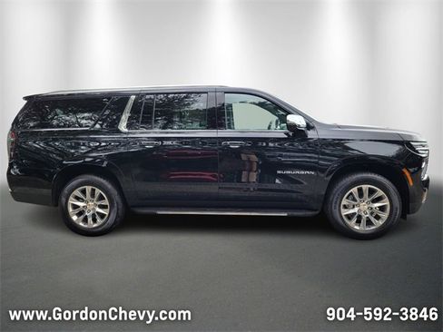 New 2025 Chevrolet Suburban Premier image 8