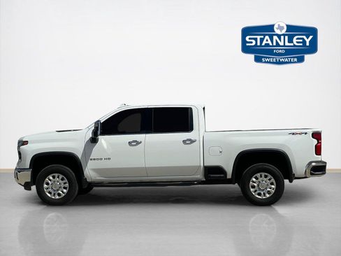 Used 2025 Chevrolet Silverado 2500 LTZ w/ LTZ Convenience Package AWD/4WD image 4