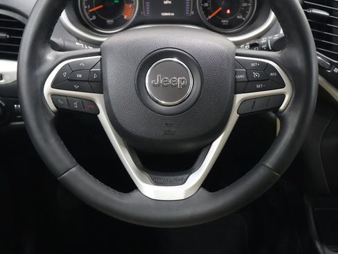 Used 2015 Jeep Cherokee Latitude FWD image 17