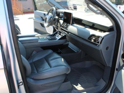 Used 2018 Lincoln Navigator L Reserve w/ Technology Package image 20