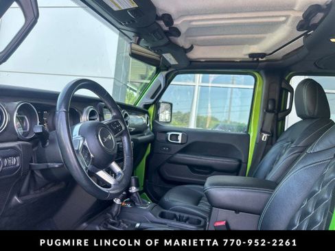Used 2019 Jeep Wrangler Unlimited Sahara w/ Uconnect 4C Nav & Sound Group AWD/4WD image 3