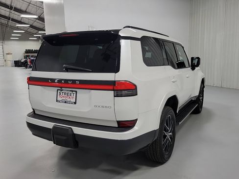 Used 2026 Lexus GX 550 w/ Cold Area Package AWD/4WD image 4