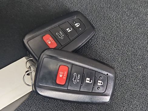 Used 2021 Toyota Highlander Limited image 36