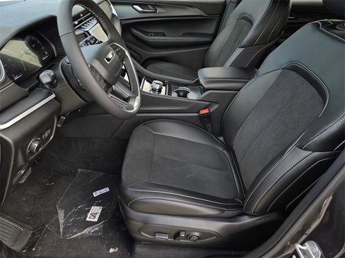 New 2025 Jeep Grand Cherokee L Altitude image 19