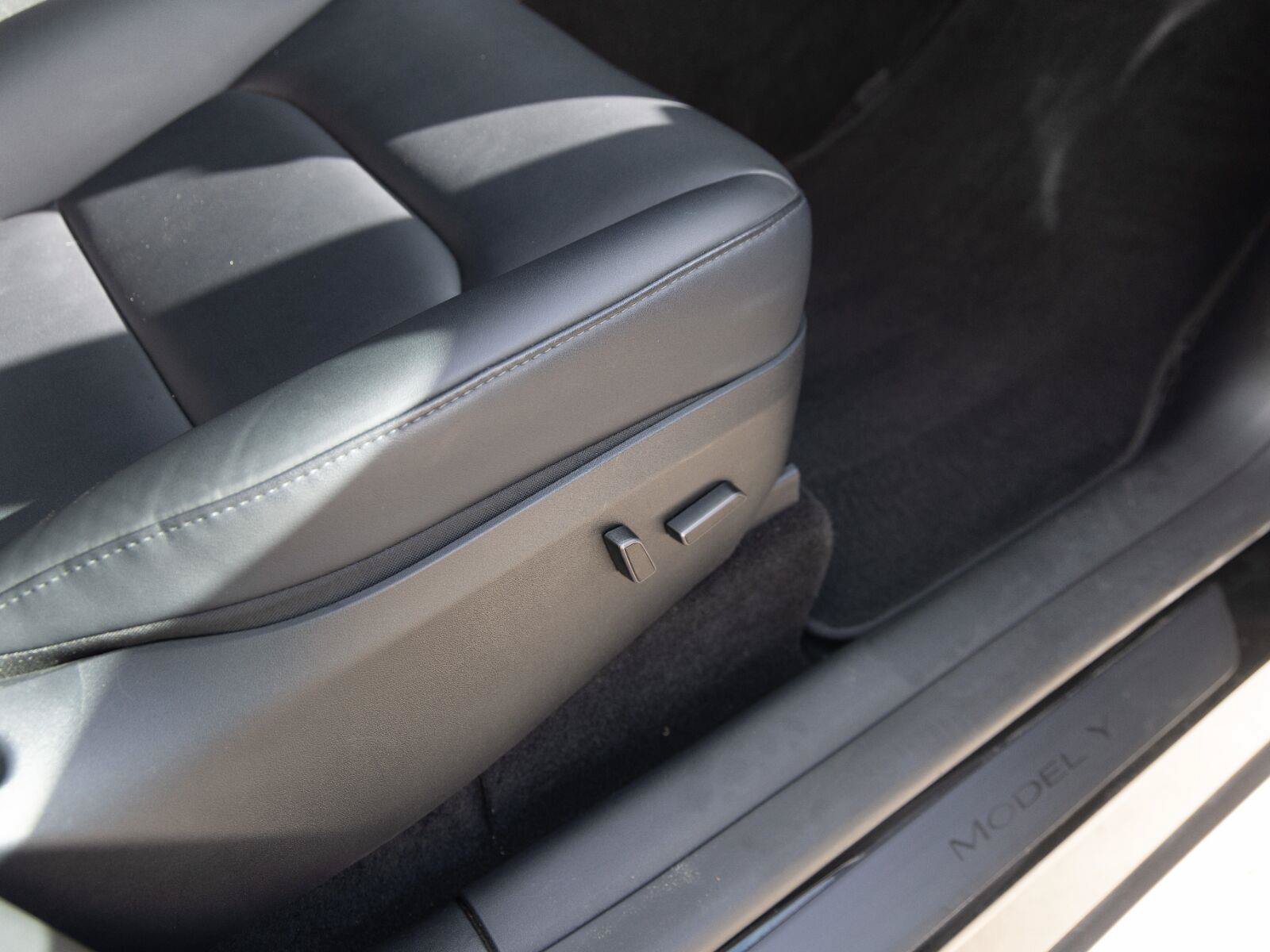 Used 2023 Tesla Model Y Long Range AWD/4WD image 29