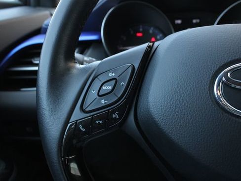 Used 2021 Toyota C-HR XLE FWD image 12