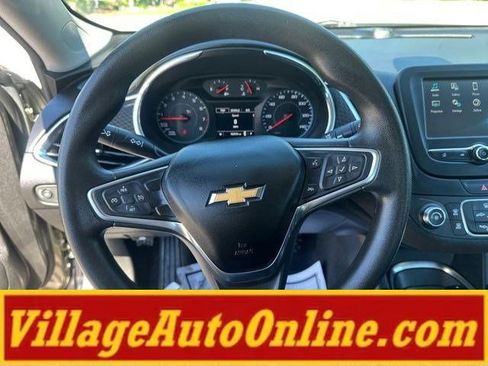 Used 2017 Chevrolet Malibu LT FWD image 26
