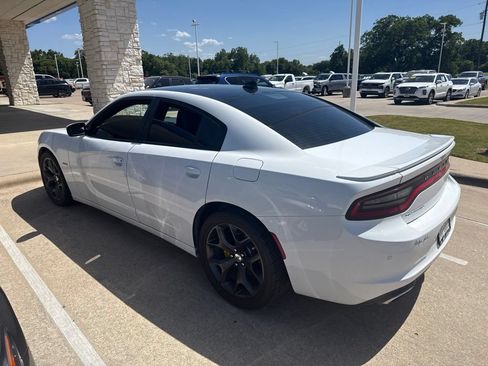 Used 2017 Dodge Charger R/T w/ Plus Group RWD image 2
