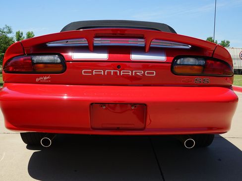 Used 2002 Chevrolet Camaro Z28 w/ SS Performance/Appearance Pkg RWD image 12