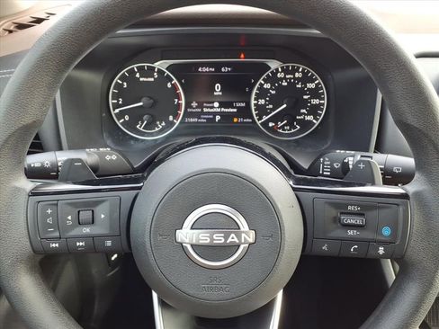 Used 2023 Nissan Rogue SV image 11