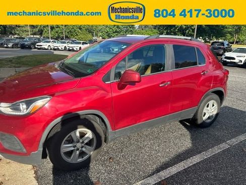 Used 2020 Chevrolet Trax LT w/ Driver Confidence Package FWD image 1