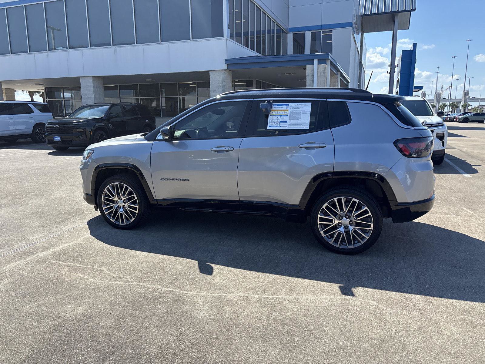 Used 2022 Jeep Compass Limited w/ Elite Group AWD/4WD image 18
