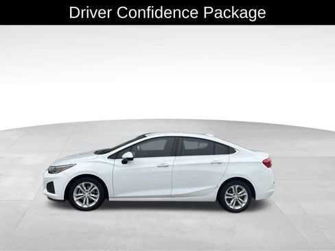 Used 2019 Chevrolet Cruze LT w/ Convenience Package FWD image 5