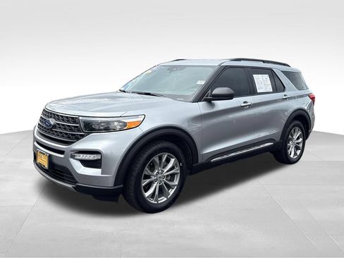 Certified 2023 Ford Explorer XLT w/ Equipment Group 202A AWD/4WD image 4
