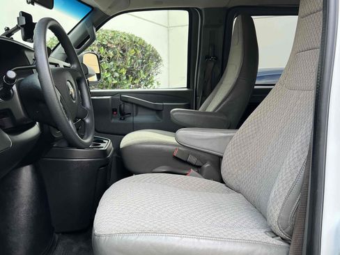 Used 2018 Chevrolet Express 3500 LT w/ LT Preferred Equipment Group image 27