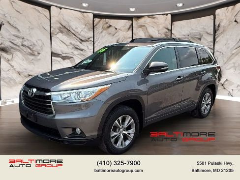 Used 2015 Toyota Highlander XLE AWD/4WD image 1