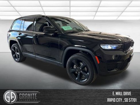Used 2024 Jeep Grand Cherokee Altitude AWD/4WD image 8