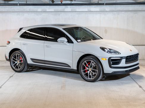 Certified 2022 Porsche Macan S AWD/4WD image 7