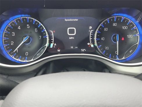 New 2025 Chrysler Pacifica Select image 11