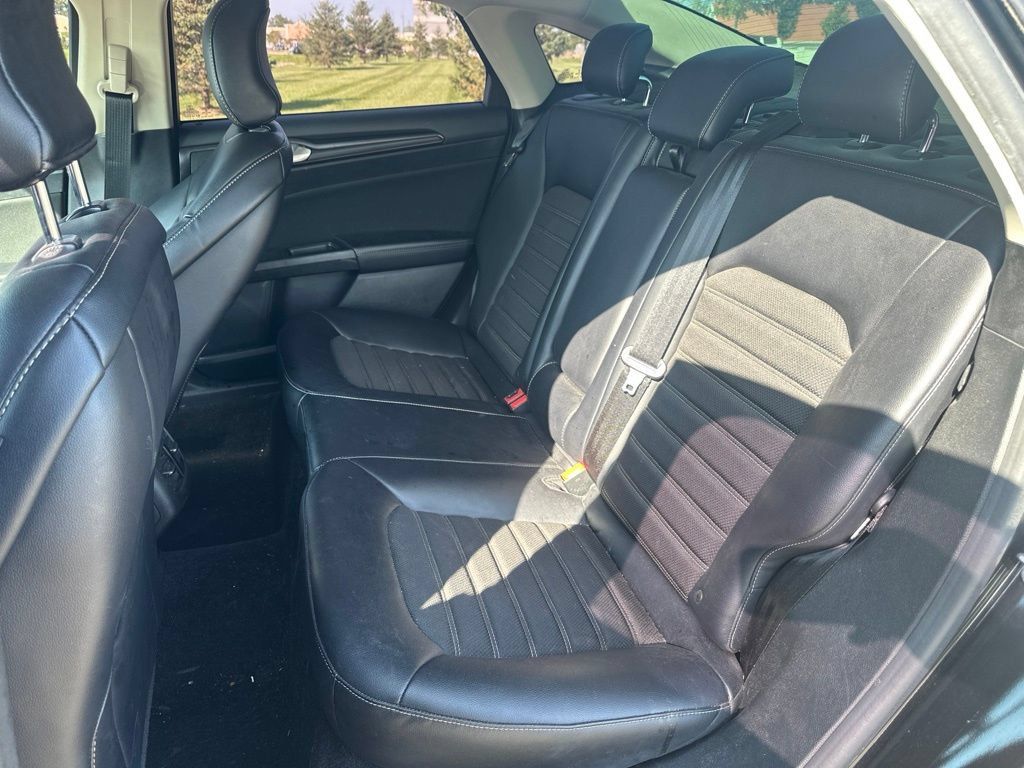 Used 2018 Ford Fusion SE w/ Equipment Group 601A FWD image 12