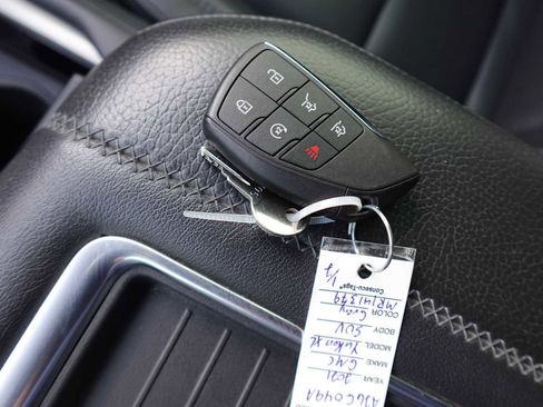 Used 2021 GMC Yukon XL Denali w/ Denali Premium Package AWD/4WD image 38