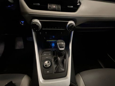 Used 2021 Toyota RAV4 Limited image 11