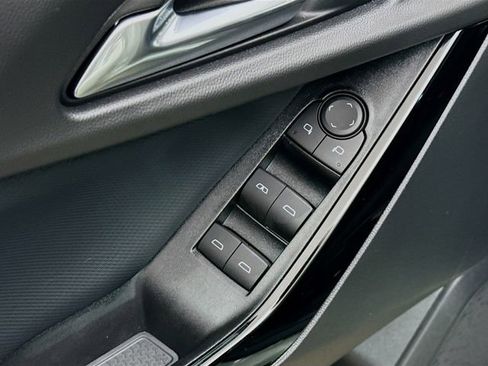 Used 2025 Chevrolet Equinox LT w/ Safety and Technology Package image 19