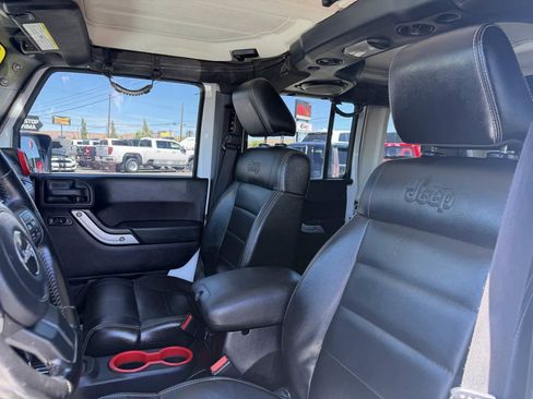 Used 2012 Jeep Wrangler Unlimited Sahara w/ Connectivity Group AWD/4WD image 10
