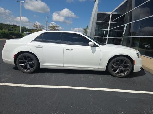Used 2023 Chrysler 300 S w/ Comfort Group RWD image 6
