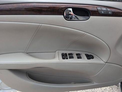 Used 2011 Buick Lucerne CXL w/ Driver Confidence Package FWD image 9