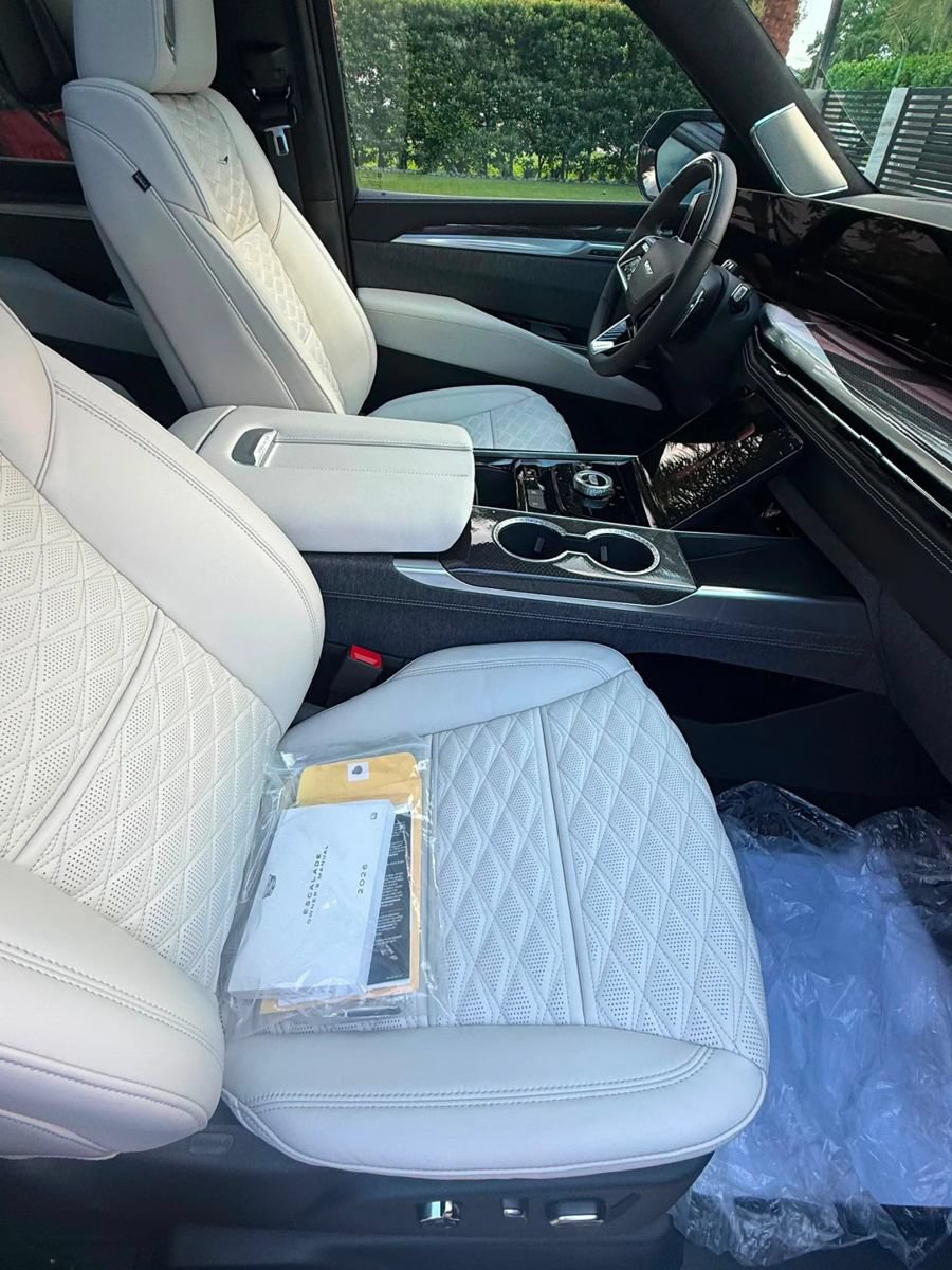 Used 2026 Cadillac Escalade V AWD/4WD image 7