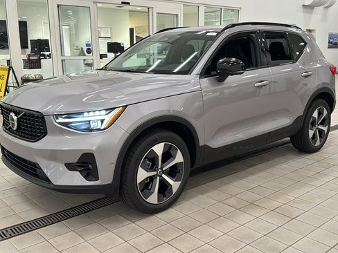 New 2026 Volvo XC40 B5 Plus w/ Protection Package Premier image 9