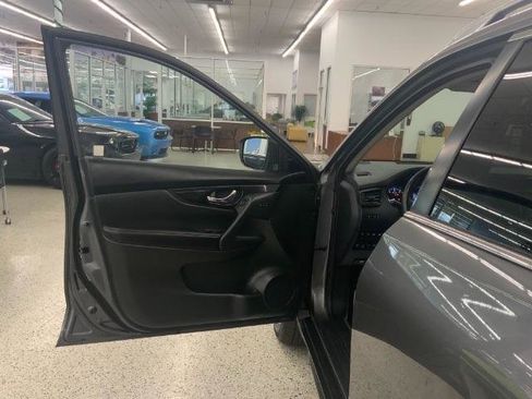 Used 2018 Nissan Rogue SL image 28