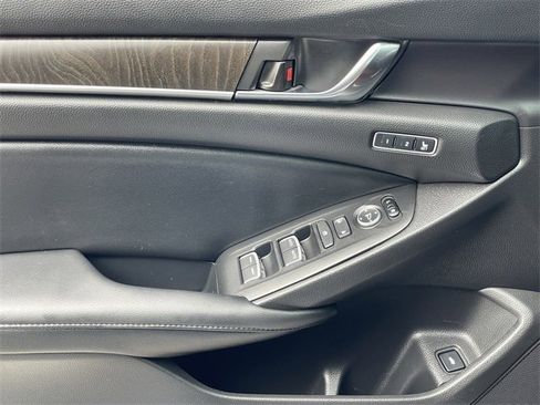Certified 2022 Honda Accord Touring image 23