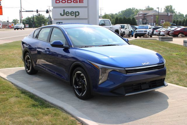 Used 2025 Kia K4 EX FWD image 2