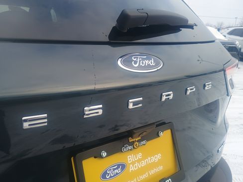 Certified 2022 Ford Escape Titanium w/ Class II Trailer Tow Package image 9