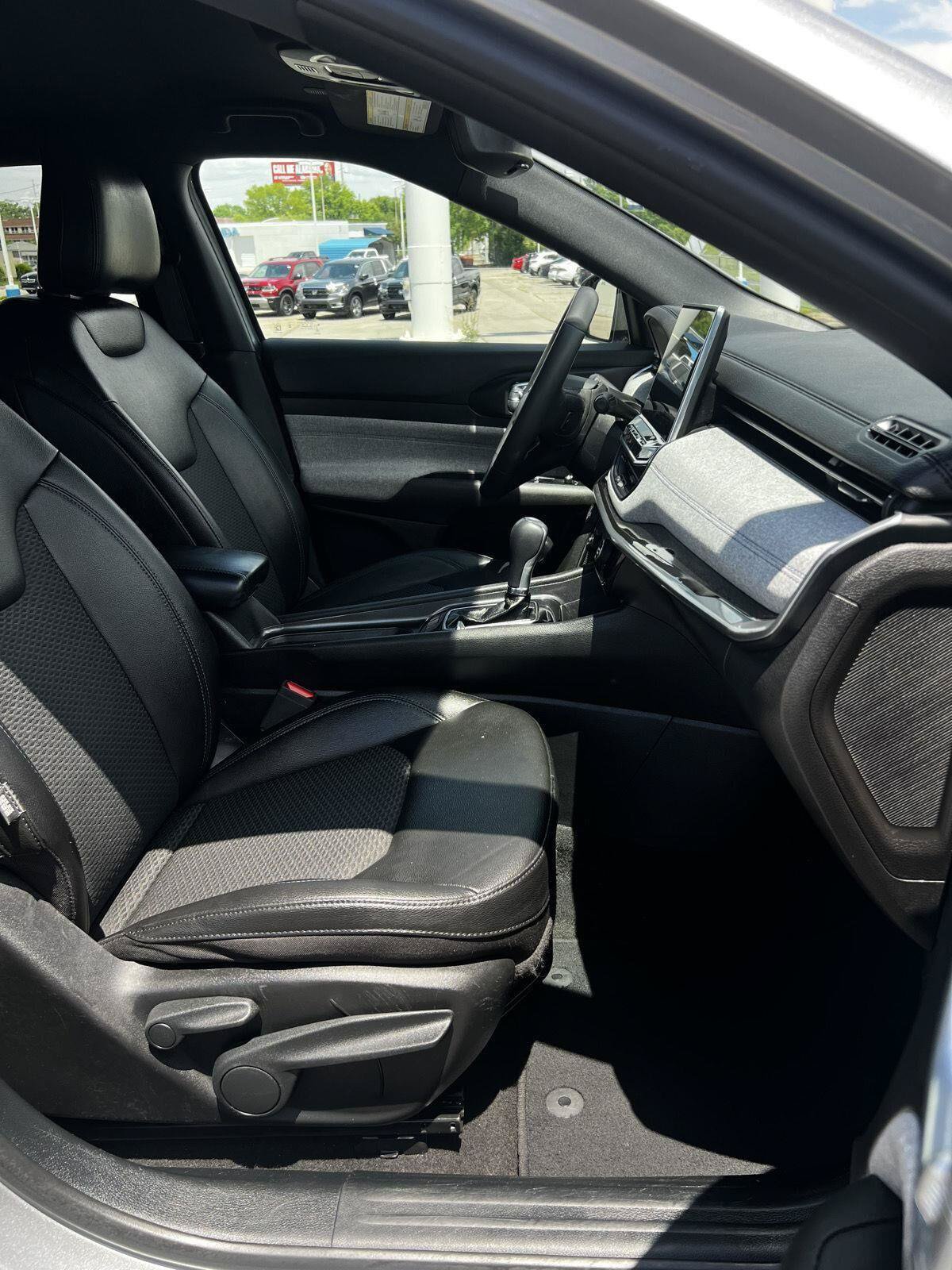 Used 2024 Jeep Compass Latitude AWD/4WD image 22