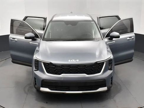 Used 2024 Kia Sorento LX image 10