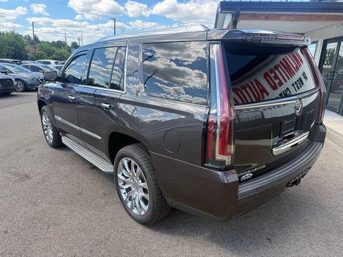 Used 2015 Cadillac Escalade Luxury AWD/4WD image 11