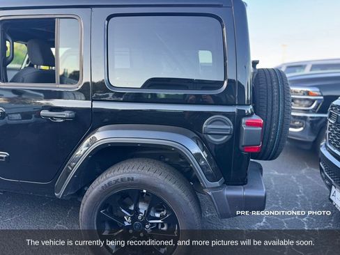 Used 2025 Jeep Wrangler Unlimited Sahara w/ Safety Group AWD/4WD image 3