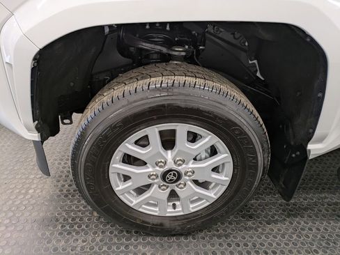 Used 2026 Toyota Tacoma SR5 AWD/4WD image 7