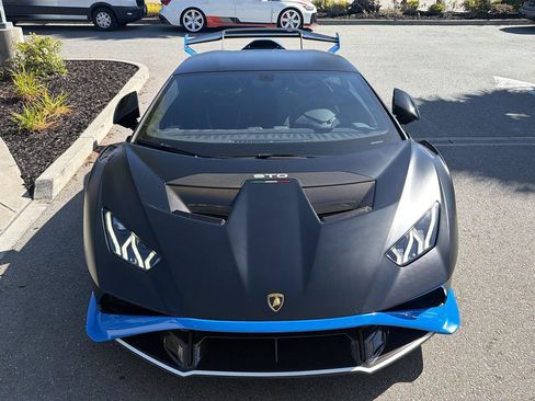 Used 2024 Lamborghini Huracan STO RWD image 2