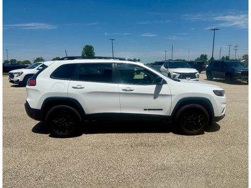 Used 2023 Jeep Cherokee Altitude Lux image 5