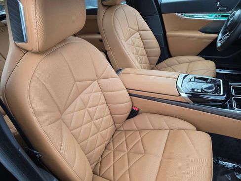 Certified 2024 BMW 740i RWD image 25