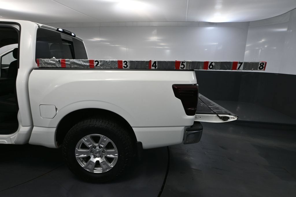 Used 2018 Nissan Titan SV AWD/4WD image 27