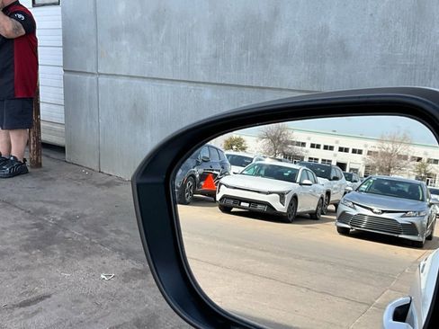 Used 2025 Nissan Kicks SV image 18