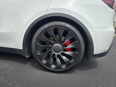 Used 2022 Tesla Model Y Performance AWD/4WD image 10